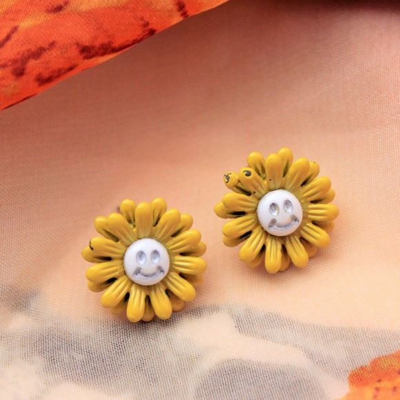 🌺Daisy sweet cute Sunflower smile face stud earring - Picture 4 of 11